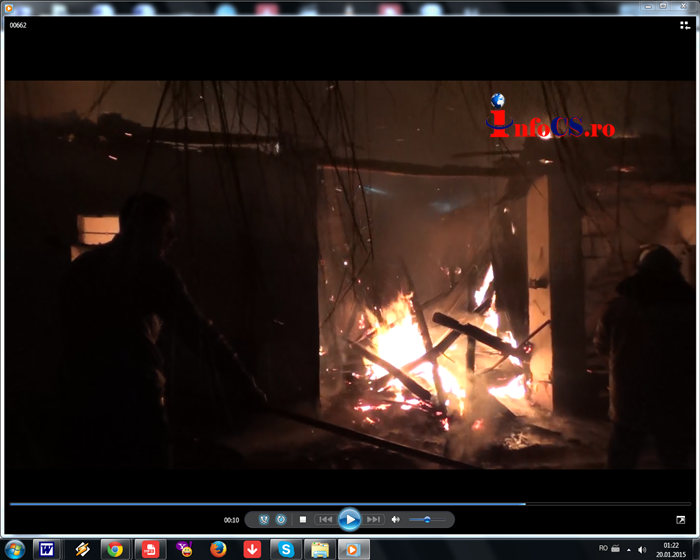 EXCLUSIV VIDEO Incendiu puternic la o casă din oraşul Bocşa