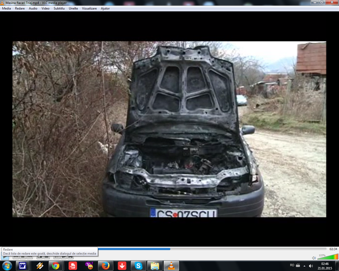 VIDEO Motorul unui autoturism a ars ca o torță în Triaj