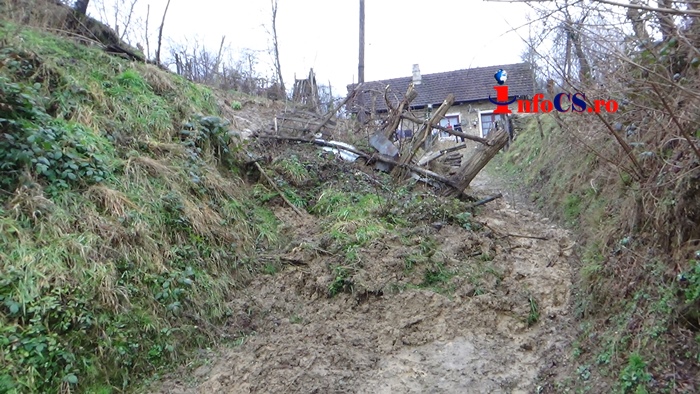 VIDEO O altă alunecare de teren în județ, acum la Bocșa
