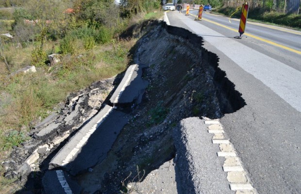 Drumul dintre Lugoj și Făget se închide pentru o lună pentru lucrări de consolidare