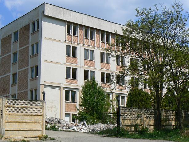 Primăria Reșița dorește reabilitarea clădirii fostei unități militare ,,Racheta”