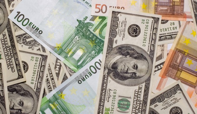 Ce facem cu banii ? Euro crește, francul și dolarul scad
