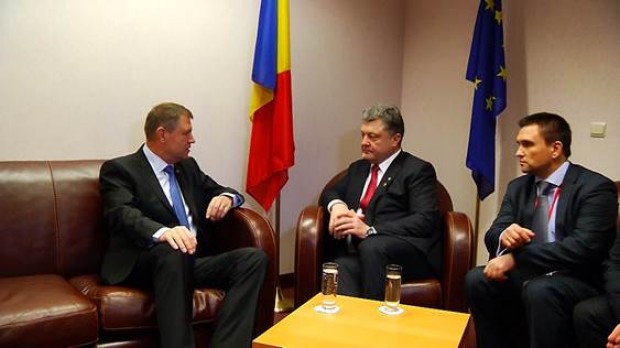 Iohannis a vizitat Kievul fără să spună un cuvânt de soarta dramatică a românilor din Ucraina