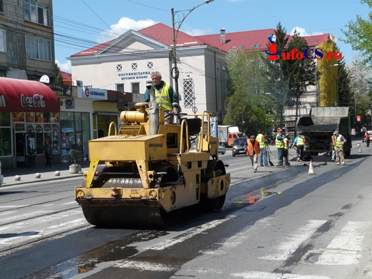 Primăria Reșița a trecut la repararea asfaltului după perioada de iarnă