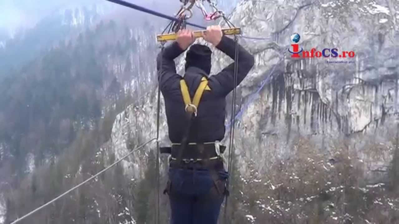 VIDEO Trei tineri reșițeni ,,au sărit în cap”  de la 150 de metri