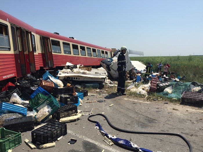 VIDEO Grav accident de tren la 20 de km de Timișoara – 10 oameni au fost răniți