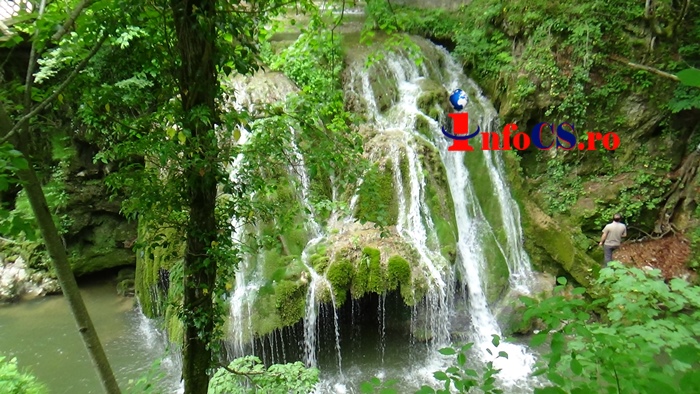 VIDEO Mii de turiști la cea mai renumită cascadă din România – Cascada Bigăr din Caraș Severin