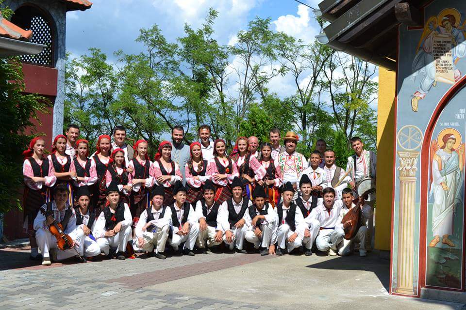 Români din Bulgaria, Ucraina, Serbia și România, reuniți de tradiția și spiritualitatea românească la Mălainița, în Timoc