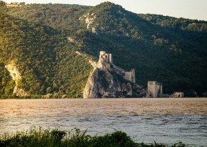 Cetatea Golubac (Serbia) - vedere din Romania