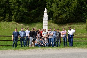 Jurnalisti si echipa de implementare a proiectului la MONUMENTUL TURISMULUI - jud. Caras-Severin