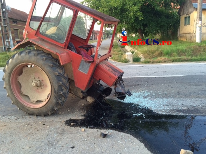 EXCLUSIV VIDEO Atenție la neatenție – tractor făcut praf de un tir la Brebu