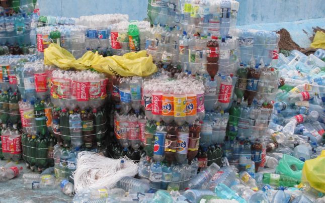 Pericolul din ,,sticlele” din plastic – La ce trebuie să fii atent când cumperi apă