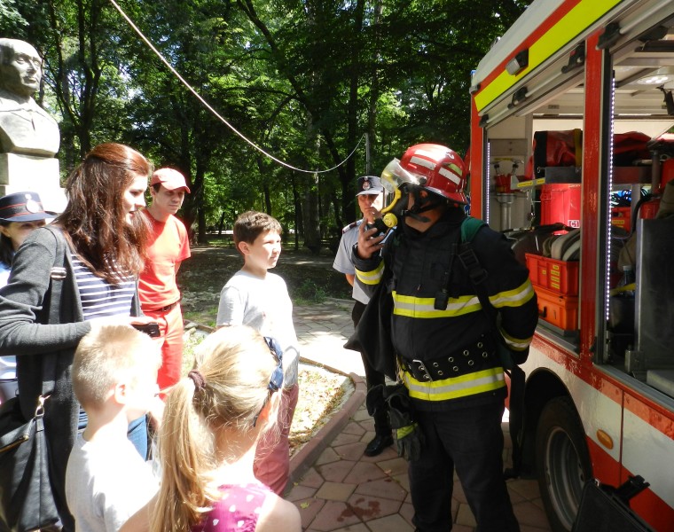 Pompierii, parteneri în proiectul educaţional „Turist în munţii Banatului”