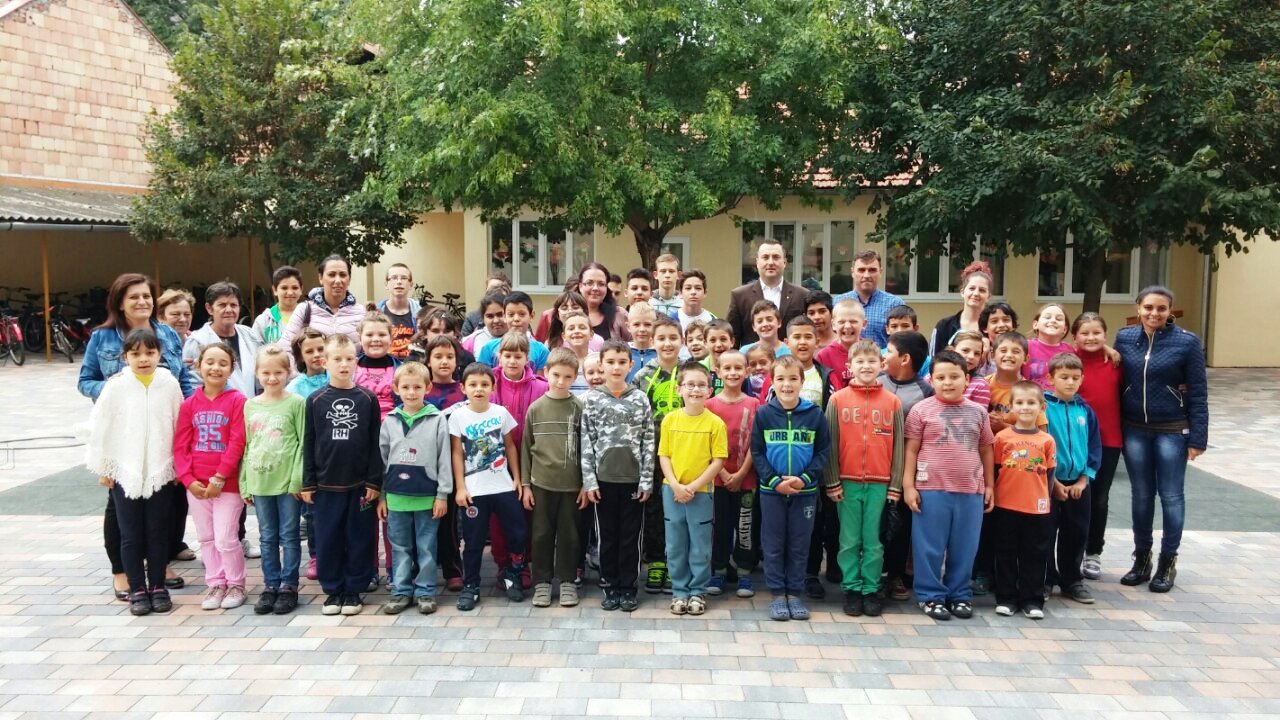 Consulul general al României la Gyula- cărășanul Florin Vasiloni, în vizită la şcoala din Aletea (Elek) şi zilele oraşului Medgyesegyhaza