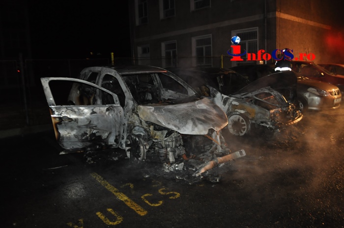 VIDEO Masini incendiate in parcare la Intim- 4 autoturisme în flăcări