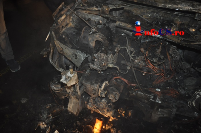 Foc in parcare – 3 autoturisme distruse de foc pe Al. Macilor