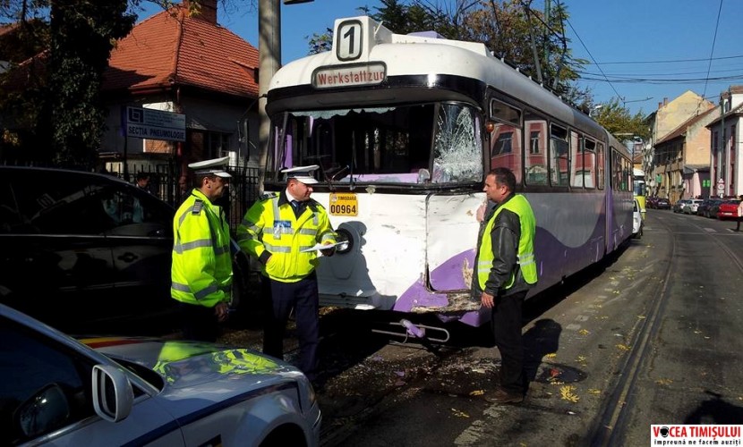 VIDEO Accident grav cu tramvai în Timișoara. Aproape 20 de răniți
