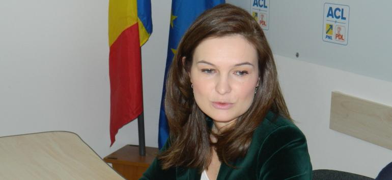 Valeria Schelean(PNL): Selfie-urile nu-i încălzesc pe oamenii rămași fără locuri de muncă în Oțelu Roșu în timpul Guvernării Ponta (PE)