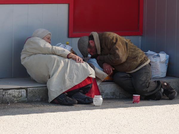 Să faci bine cu forța – nu se poate! Oamenii străzii refuză adăpostul primăriei