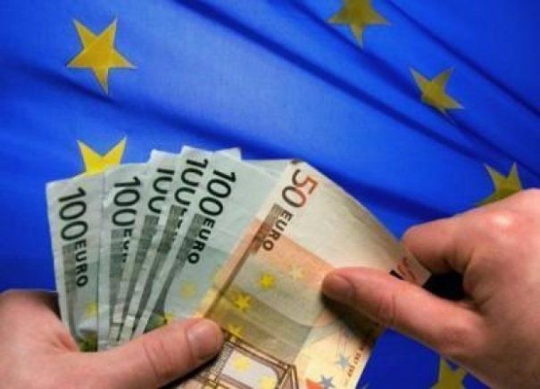 Euro s-a oprit un pic, a făcut haltă la 4,52 lei