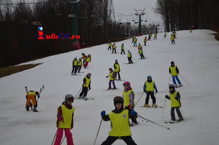 VIDEO 85 de copii în cercul de schi de la Prietenii Munților, pe Semenic