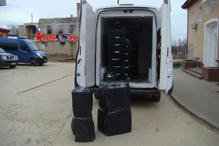 Ţigări de contrabandă transportate cu maşina de mezeluri, confiscate de poliţiştii de frontieră cărăşeni