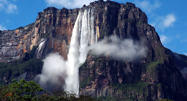 VIDEO 7 cascade spectaculoase din lume