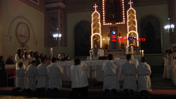VIDEO Sute de oameni au luat Lumina Învierii în marea biserică din Clocotici cu evlavie și în tradiție
