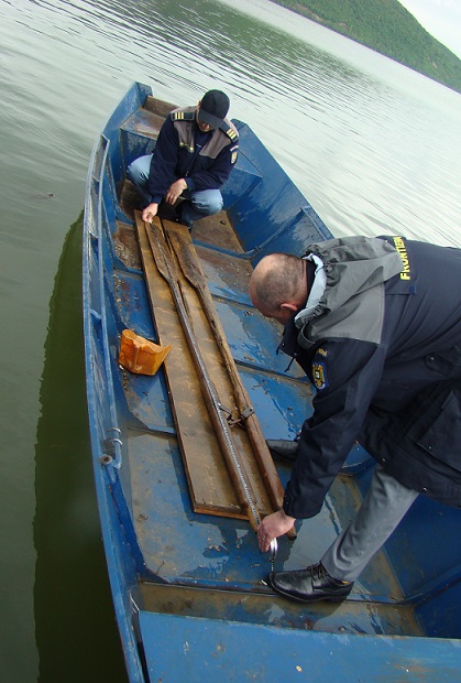 Braconieri sârbi depistaţi în apele teritoriale româneşti ale fluviului Dunărea