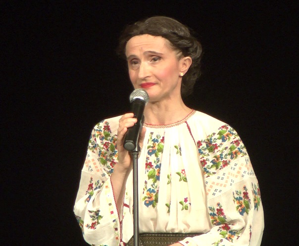 VIDEO Maria Tănase a revenit la Reșița intr-un spectacol de teatru