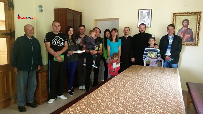 Aproape fără nici un ajutor din partea Statului Român, părintele Bojan duce limba si tradiția românească mai departe
