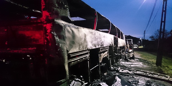 Un autocar cu 40 de călători, a luat foc pe DN68