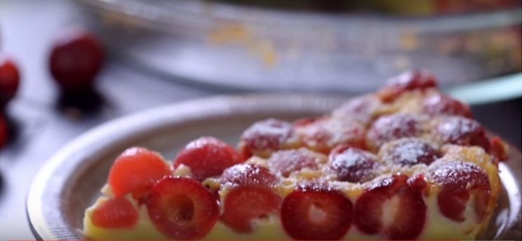 VIDEO Cel mai simplu si gustos desert din bucătăria franceză – prăjitura cu cireșe fără aluat