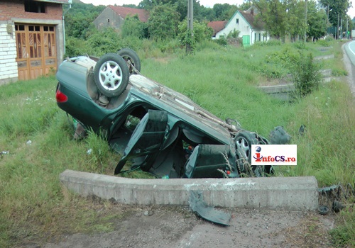 VIDEO Accident stupid din cauza neatentiei si vitezei pe DN 6 la Sadova Veche