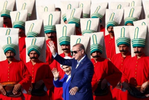 A înnebunit Erdogan? 2.745 de judecători turci demiși după puci