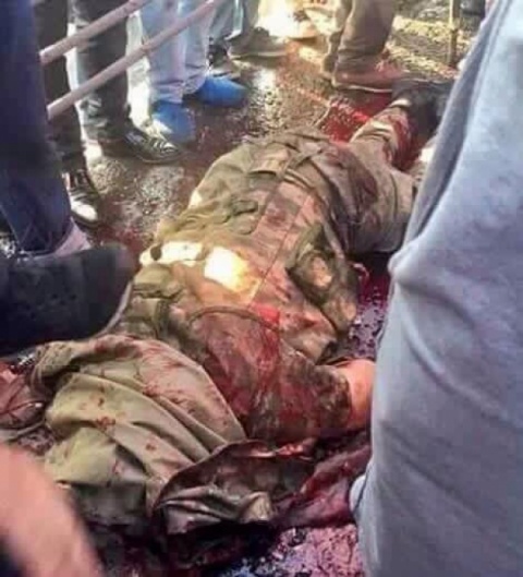 ATENTIE, IMAGINI SOCANTE!Totusi, ce se intampla in Turcia ? Militar turc rebel decapitat de mulțimea furioasă. Susținătorii lui Erdogan scandează în stradă: Allahu Akbar!
