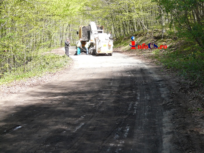 Lucrarile de reparatie si asfaltare a drumului spre Sura se fac pe etape