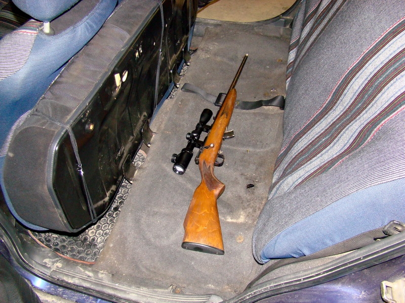 Cu arsenalul la purtator – Doi barbati arestati pentru detinerea de arme si munitie