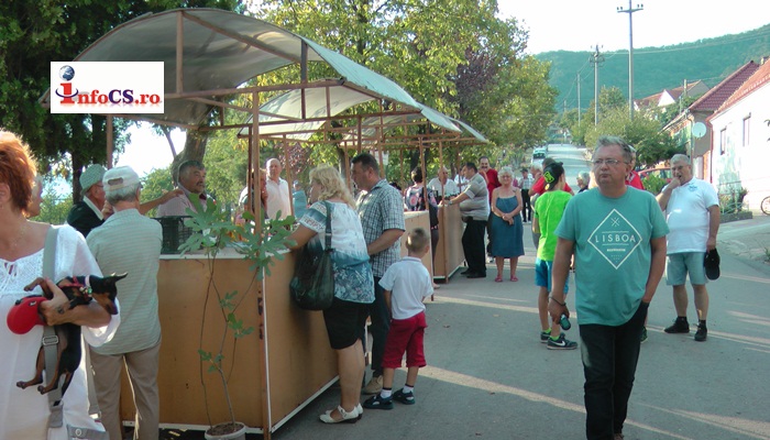 VIDEO Sarbatoare sateasca cu pretentie de festival, cu smochine și inspectori ANAF, la Svinița