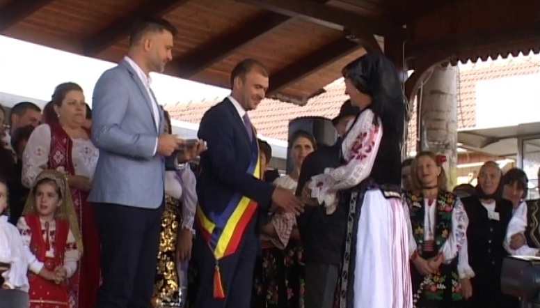 VIDEO Festivalul „Toamna la gugulani” a debutat în Piaţa Centrală Agroalimentară din Caransebeş