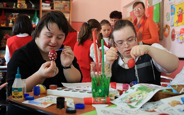 Atelier de creatie pentru copiii cu nevoi speciale la Primaria Resita