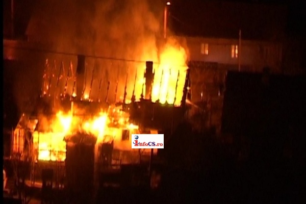 VIDEO Foc devastator la Anina O casă a ars ca o torță