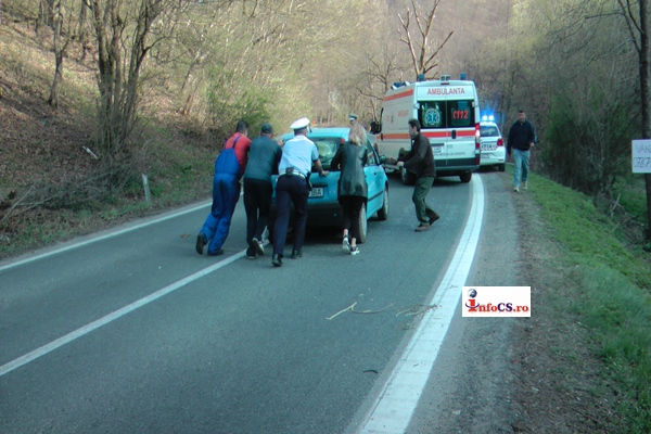 VIDEO Accident ca la popice pe DN58B Resita Timisoara cu 4 masini lovite si sofer baut
