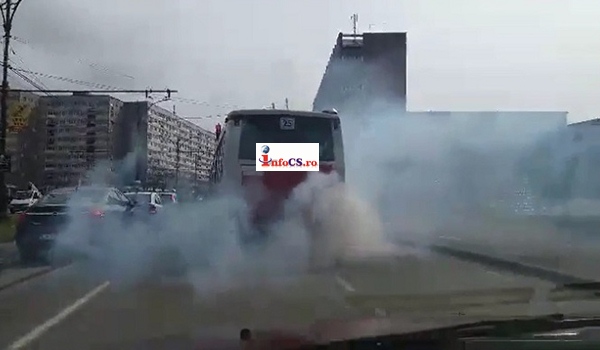 VIDEO Cu autobuzele din Reşita, vara mori asfixiat și iarna îngheți de frig și te conservi cu fum