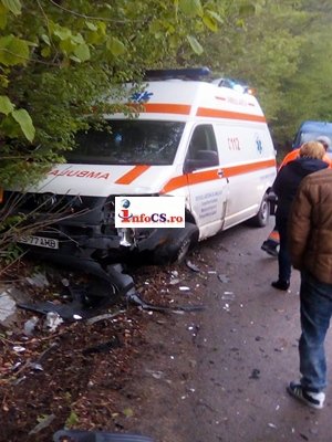 VIDEO  Maşina salvării implicata într-un accident de circulaţie pe DN57A  4 victime