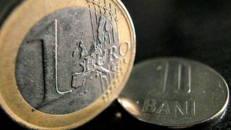 Leul preia direcția din regiune iar euro crește cu un ban