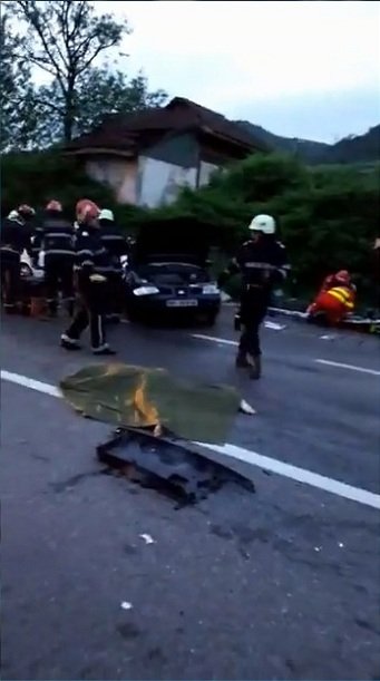 VIDEO Tragedie la Valea Cernei pe DN6 – Accident de circulatie cu 3 morti