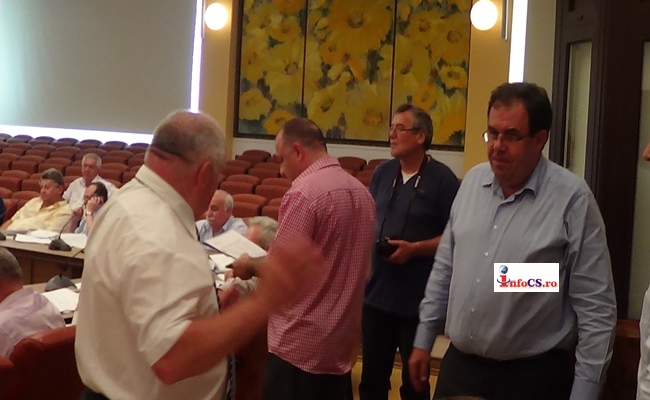 VIDEO Scandal in Consiliul Judetean – Liberalii s-au abtinut sa voteze candidatii CA la Aquacaras