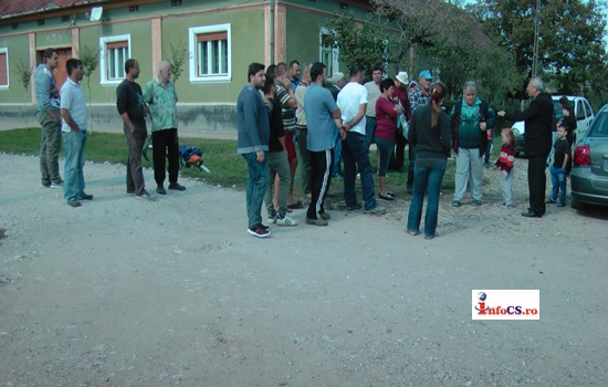 VIDEO Satele bănăţene ucise de drumurile judeţene – Locuitorii din Valeapai au ajuns la capătul răbdării din cauza drumului