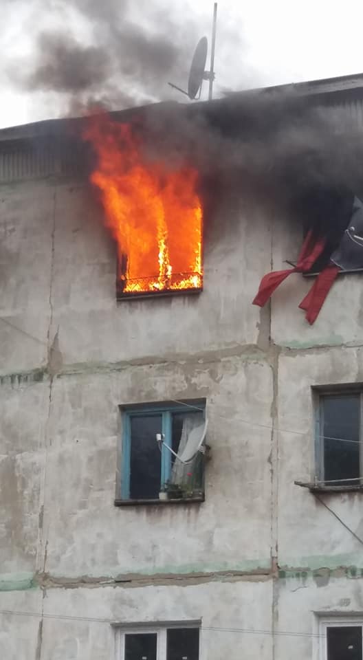 Groază și panică într-un bloc din Mociur. O locuință a luat foc